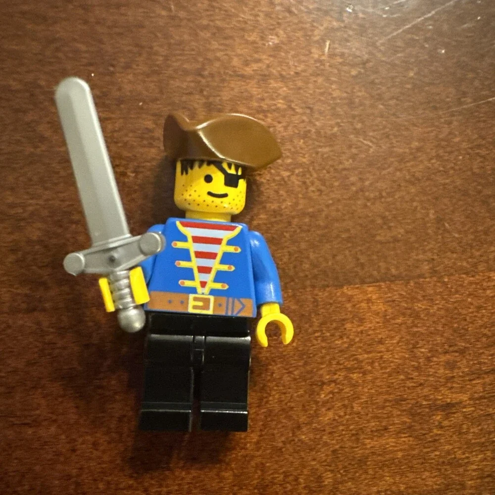 LEGO Pirates Minifigures Lot of 7 w/ Accessories Hats & Weapons